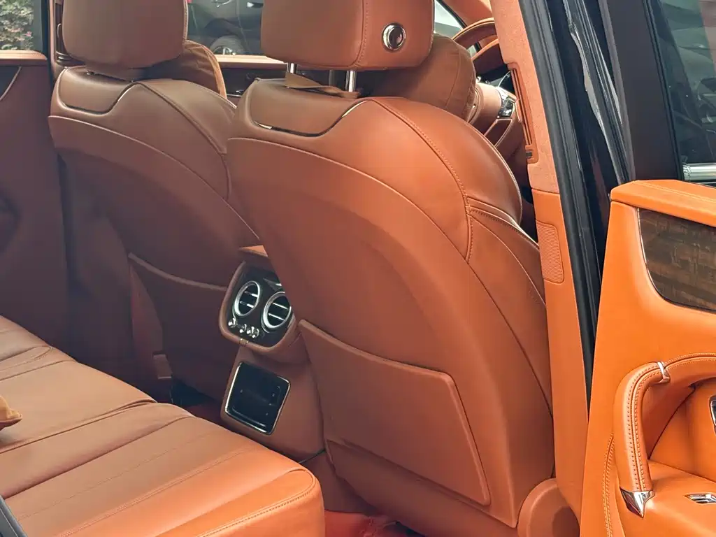 Bentley Bentayga — миниатюра 18