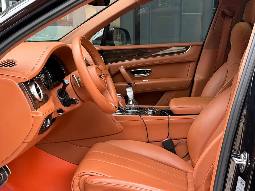 Bentley Bentayga — миниатюра 9