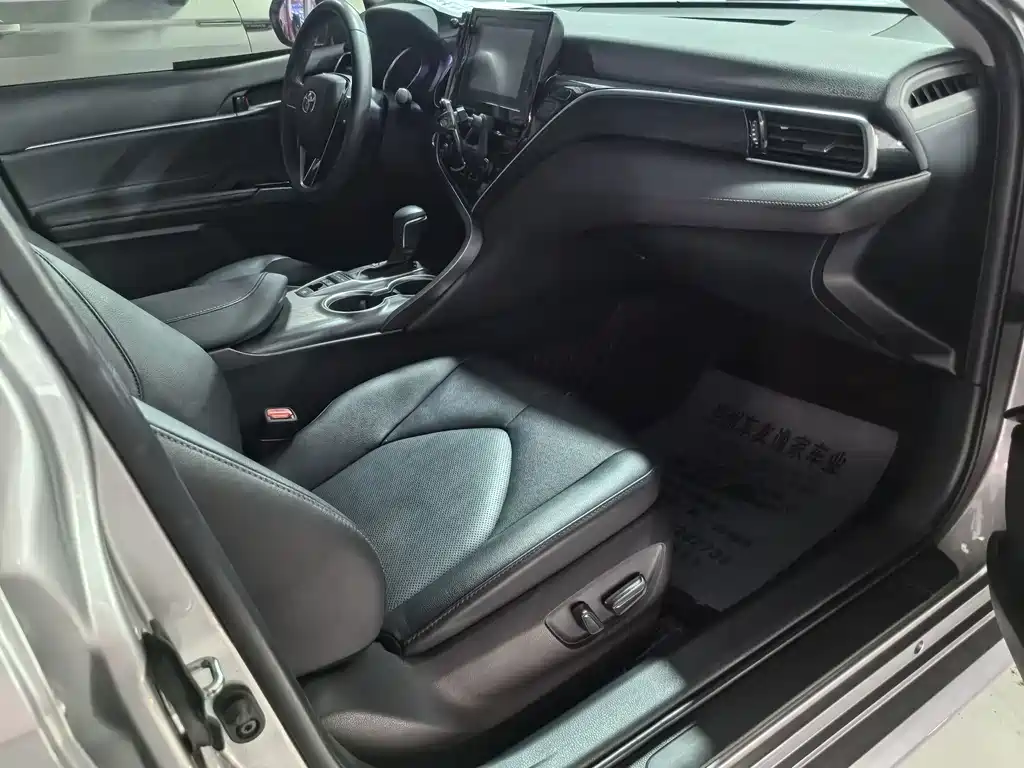 Toyota Camry — миниатюра 11