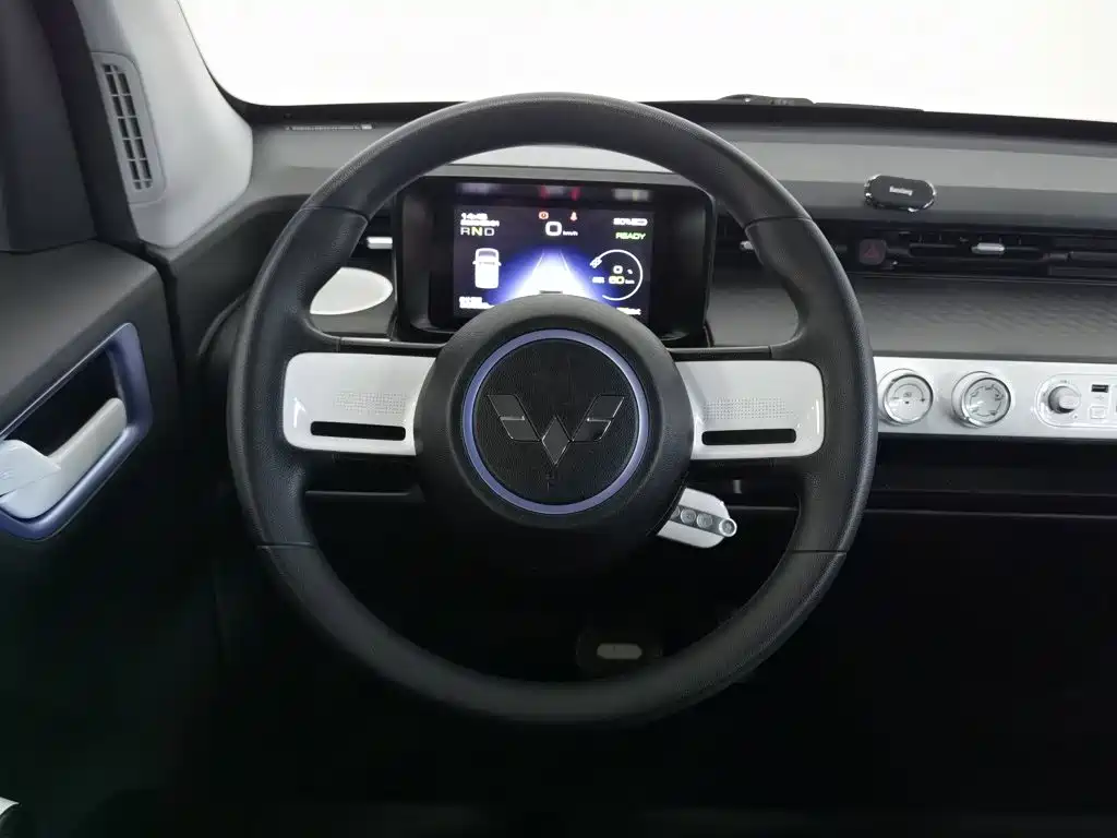 Wuling MINIEV — миниатюра 11