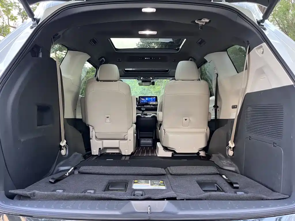 Toyota Granvia — миниатюра 16