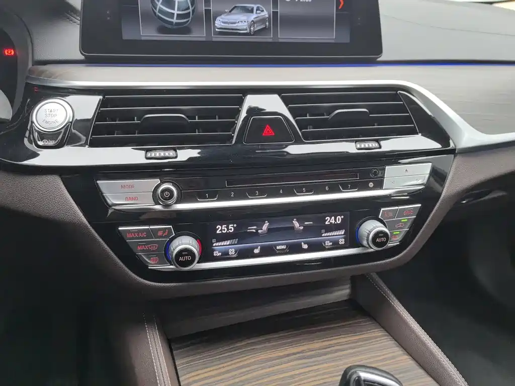 BMW 5 Series — миниатюра 12