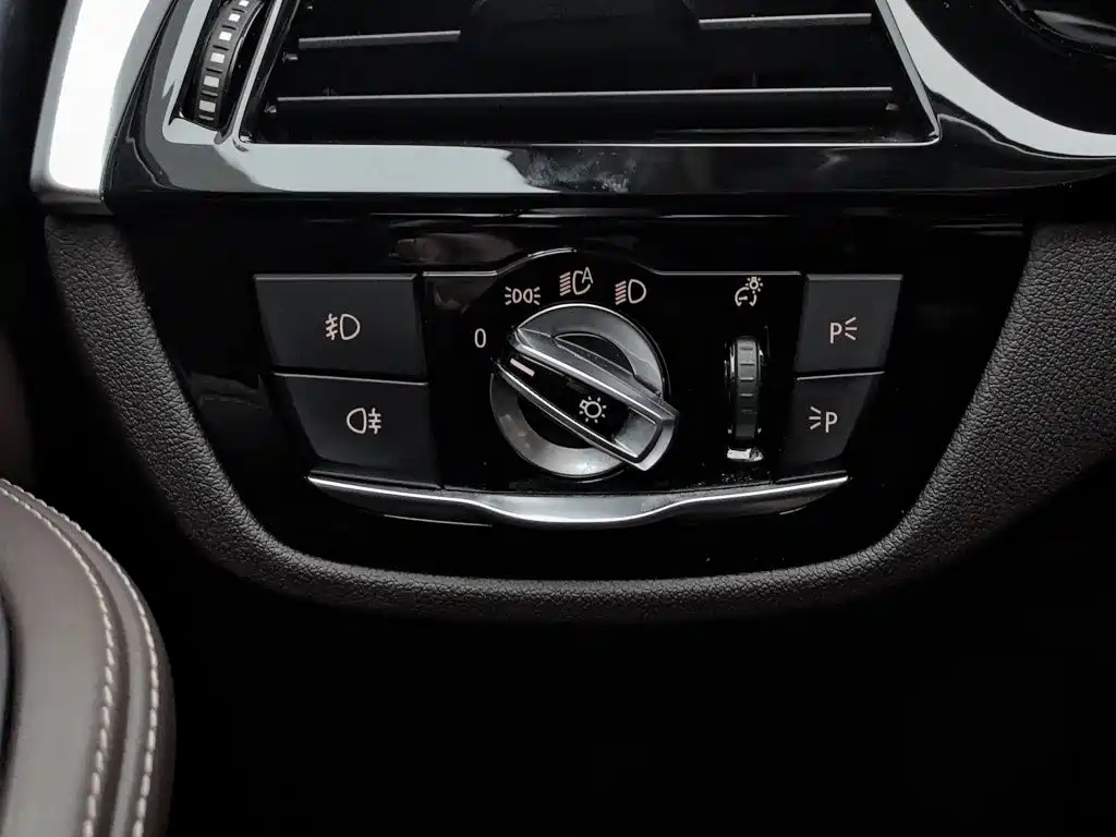 BMW 5 Series — миниатюра 21