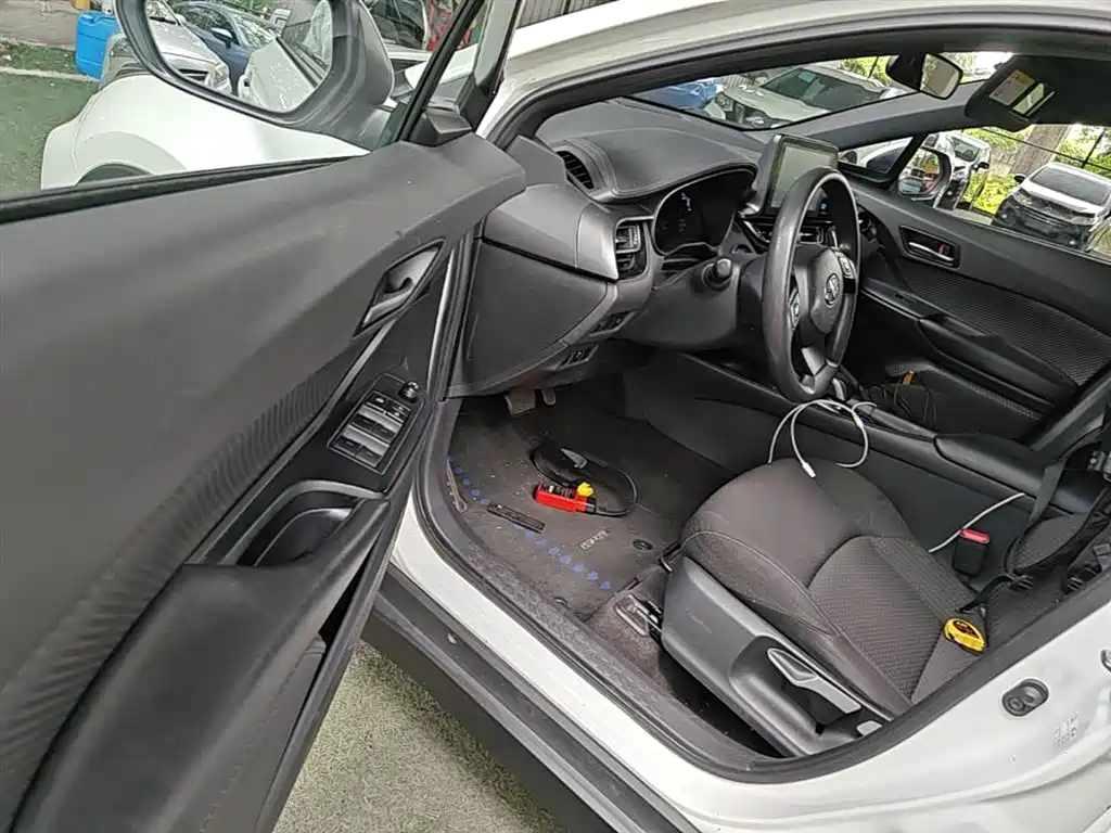 Toyota C-HR EV — миниатюра 12