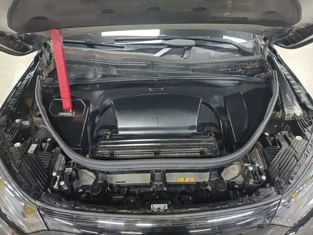 Mercedes-Benz EQE SUV — миниатюра 13