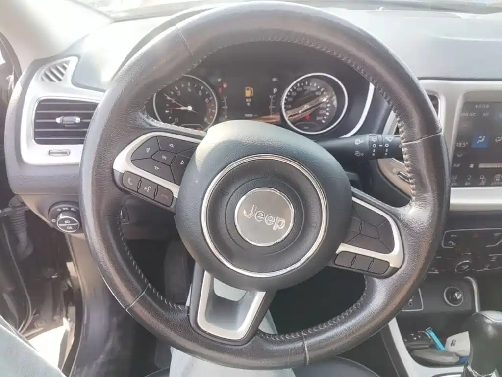 Jeep Compass — миниатюра 11