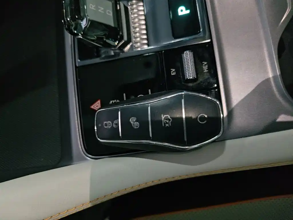 BYD PLUS New Energy — миниатюра 9
