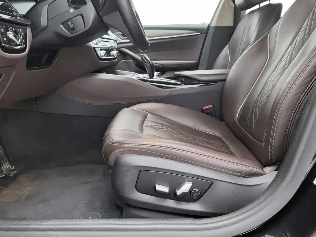 BMW 5 Series — миниатюра 20