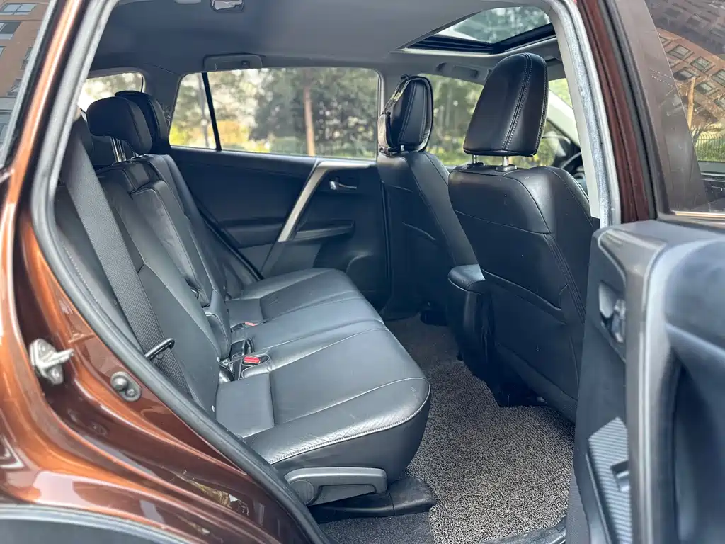 Toyota RAV4 — миниатюра 14