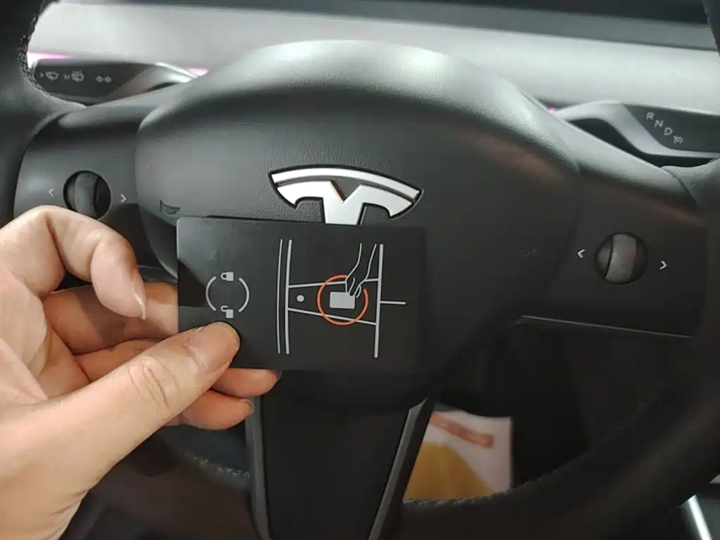 Tesla Model Y — миниатюра 9