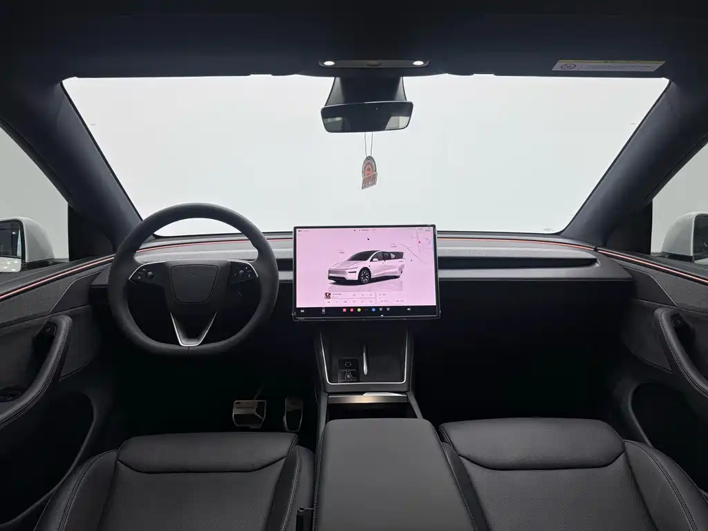 Tesla Model Y L — миниатюра 2