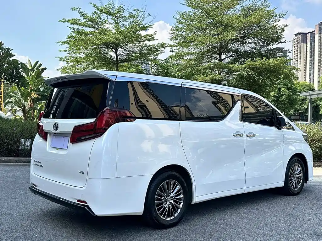 Toyota Alphard — миниатюра 6