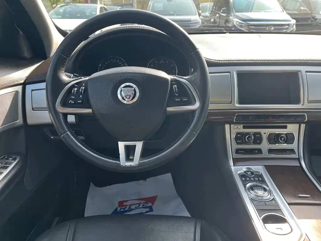 Jaguar XF — миниатюра 11