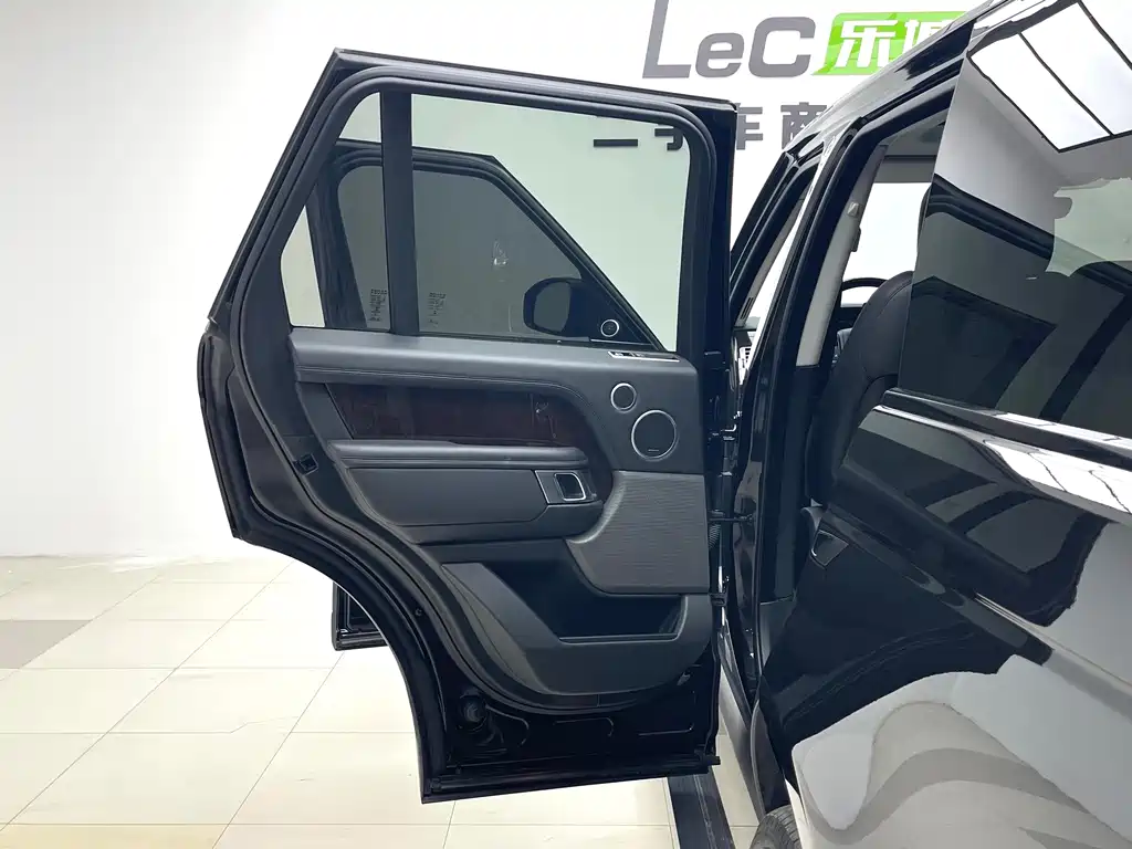 Land Rover Range Rover — миниатюра 5