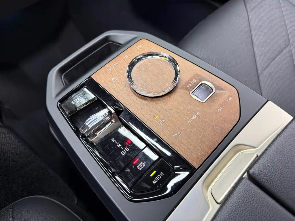 BMW iX — миниатюра 18