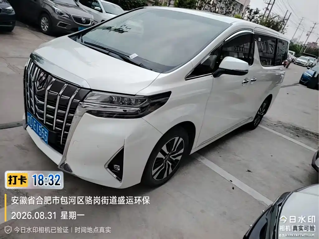 Toyota Alphard — миниатюра 3