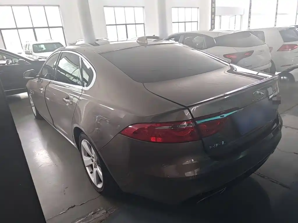 Jaguar XFL — миниатюра 5