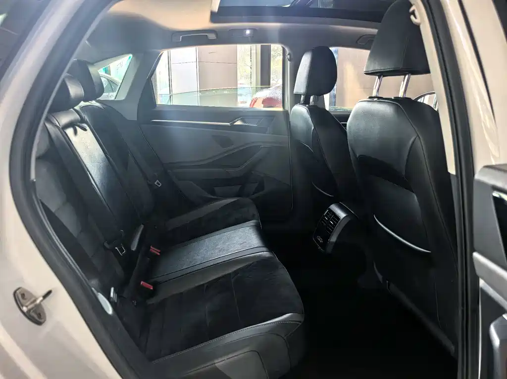 Volkswagen Sagitar — миниатюра 15