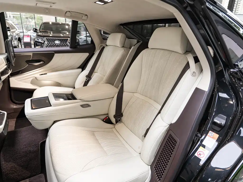Lexus LS — миниатюра 12