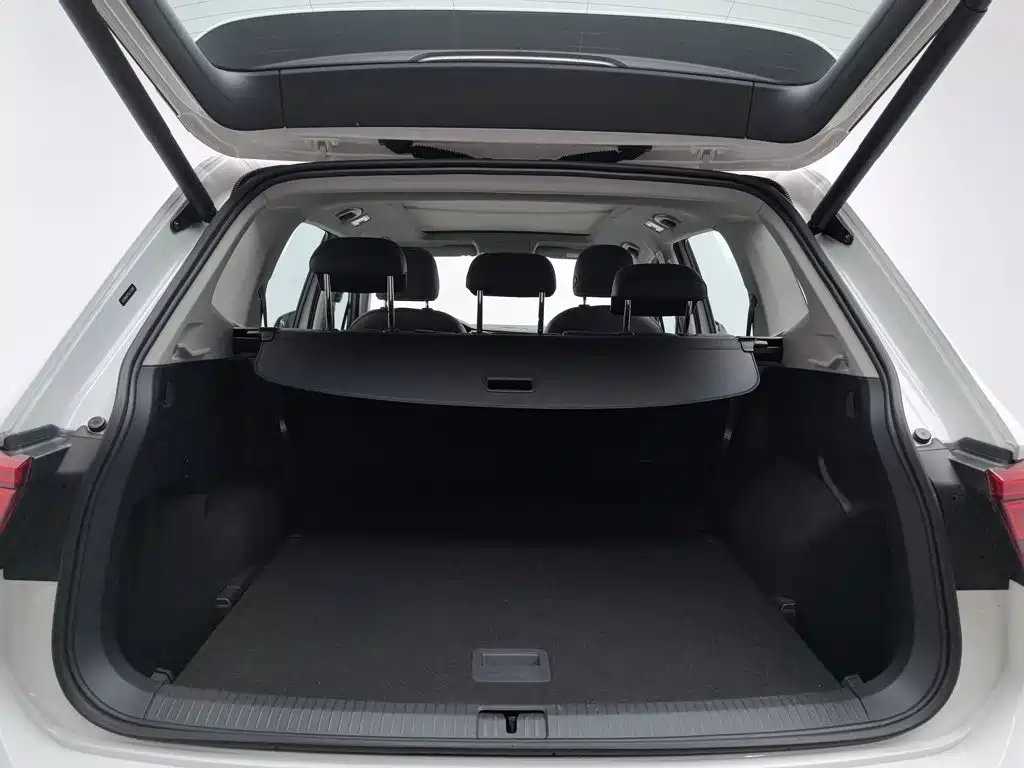 Volkswagen Tiguan L — миниатюра 16