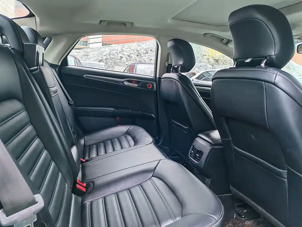 Ford Mondeo — миниатюра 8