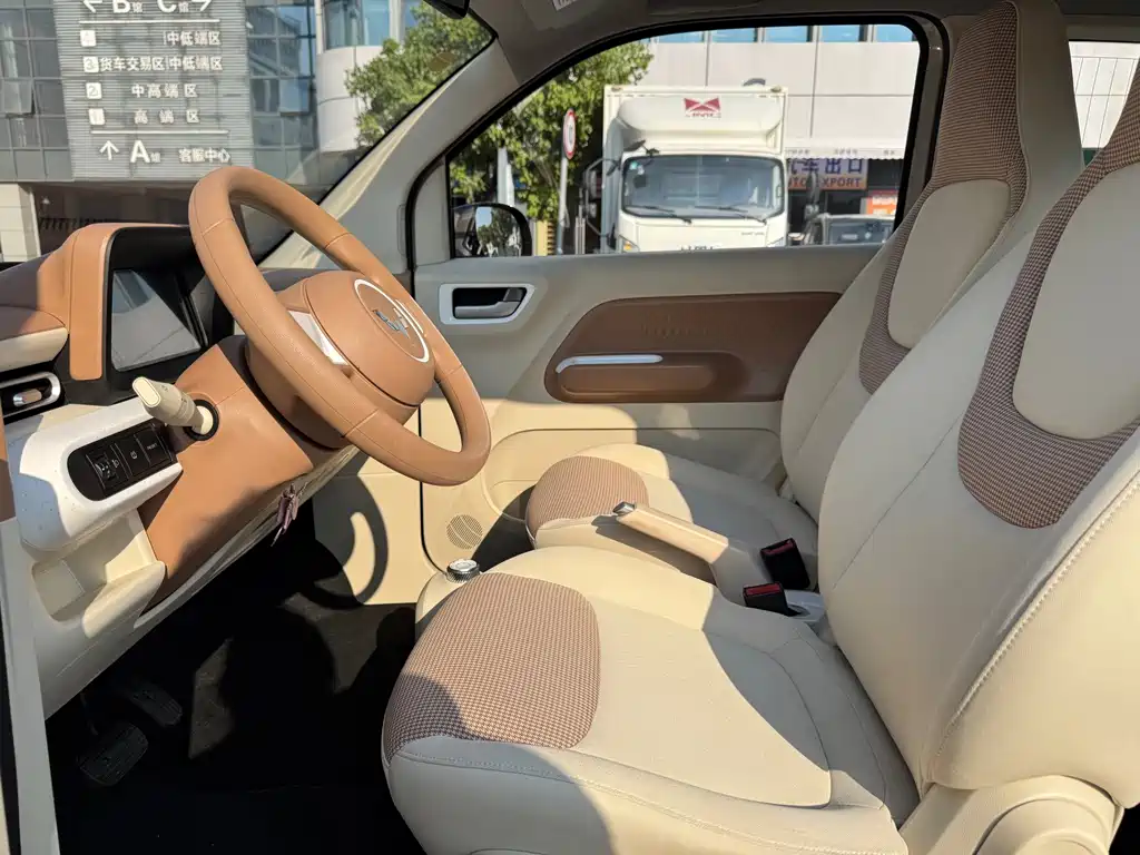 Wuling MINIEV — миниатюра 4