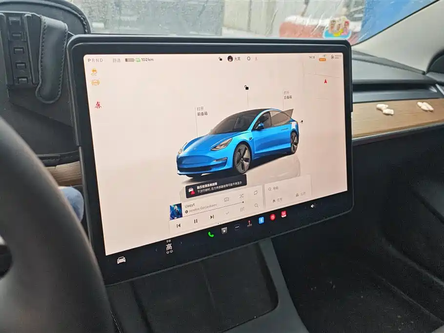 TESLA MODEL 3