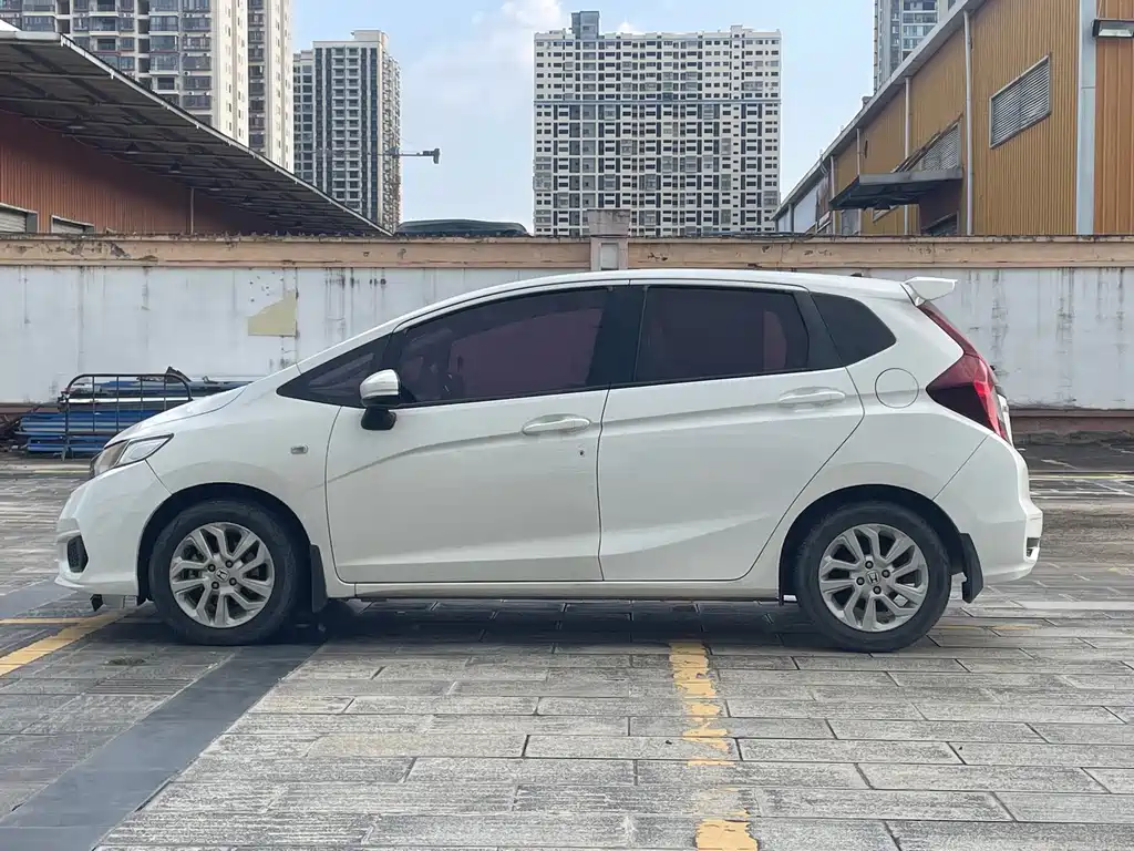 Honda Fit — миниатюра 8