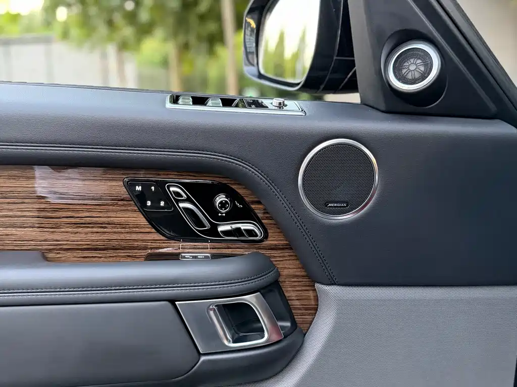 Land Rover Range Rover — миниатюра 10