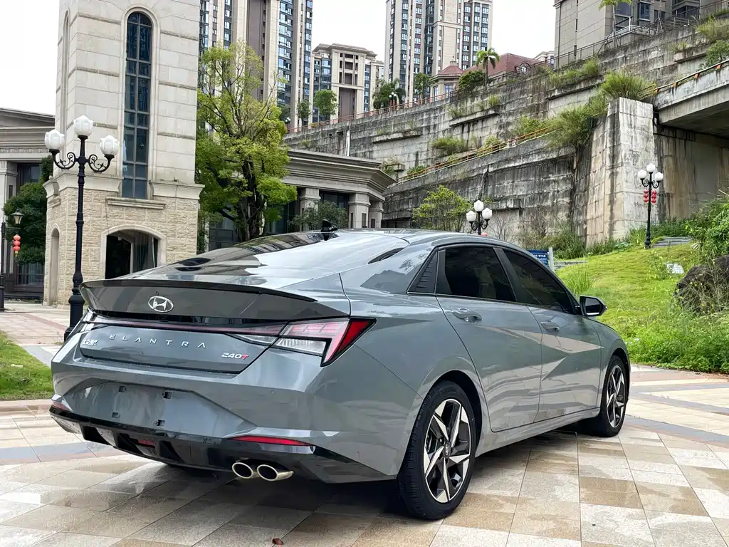 Hyundai Elantra — миниатюра 10