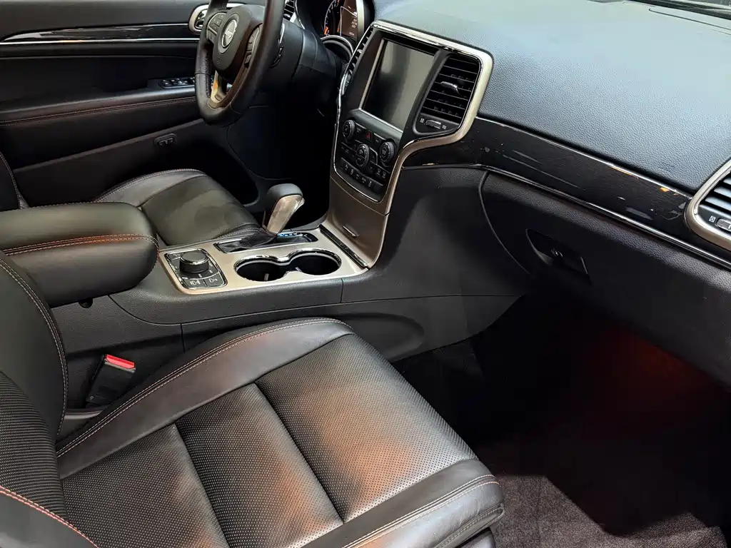 Jeep Grand Cherokee (Import) — миниатюра 8