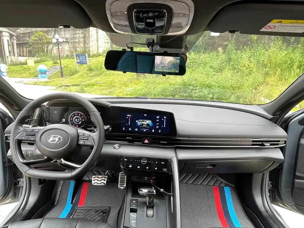 Hyundai Elantra — миниатюра 6