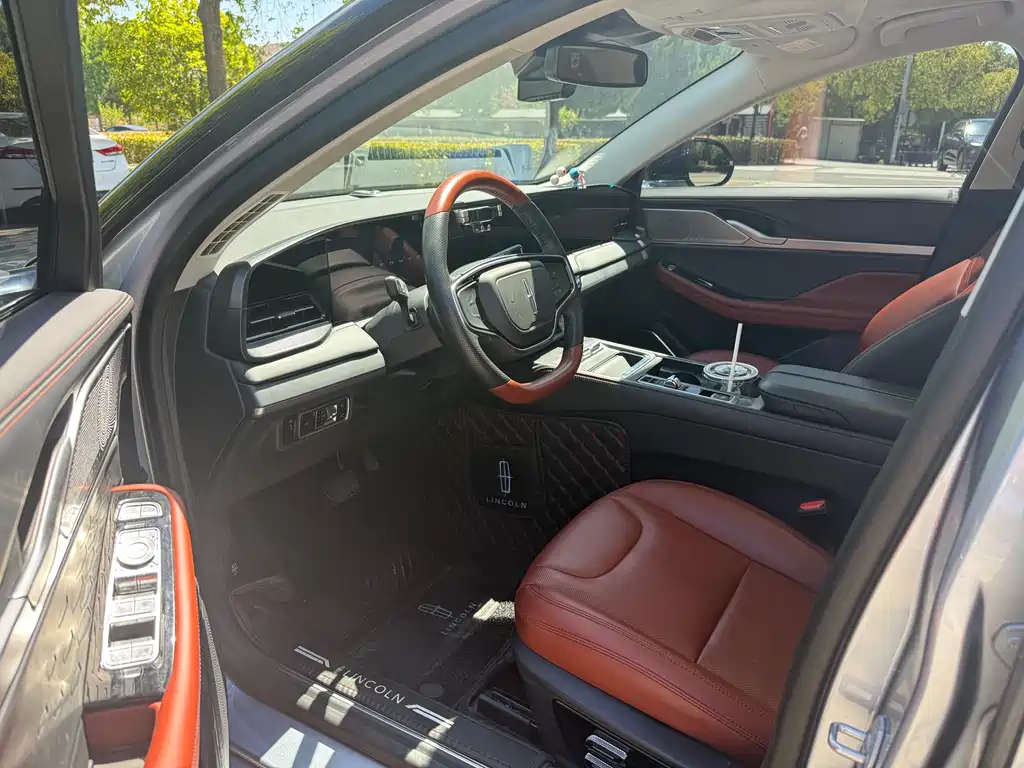 Lincoln Z 2022 i