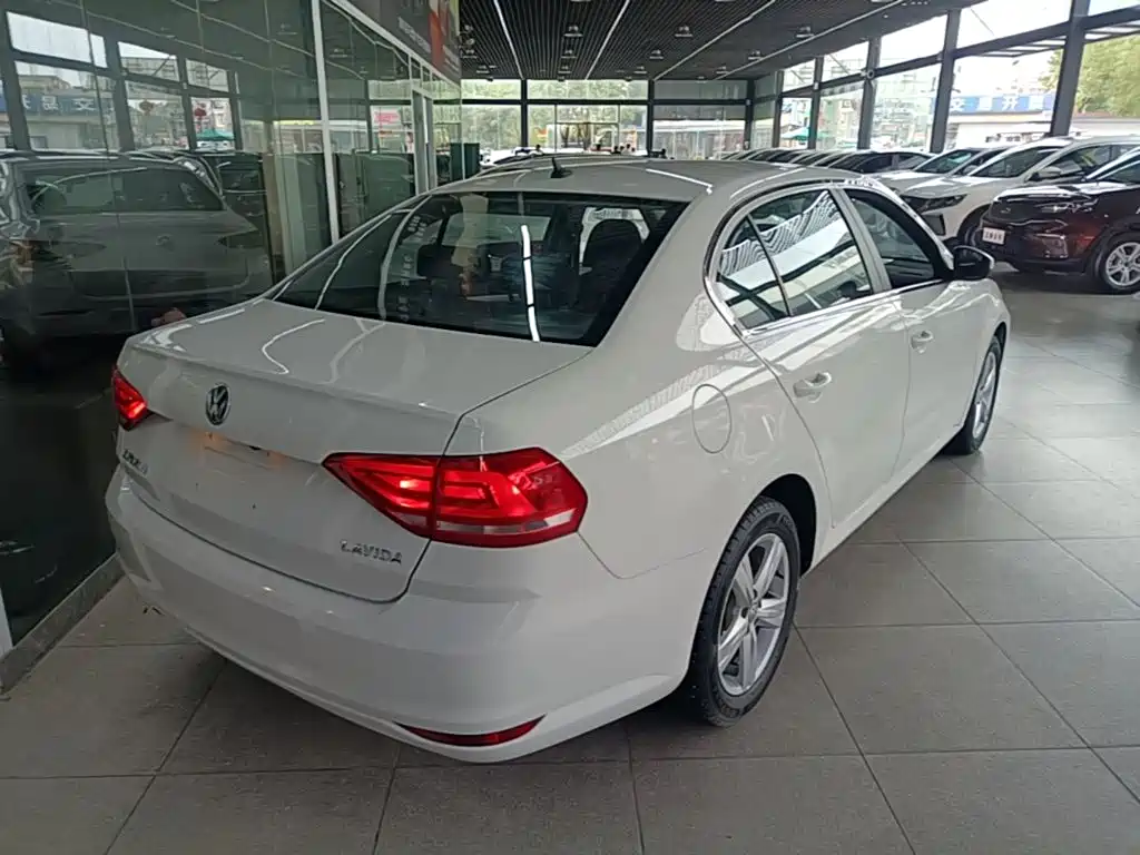 Volkswagen Lavida — миниатюра 7