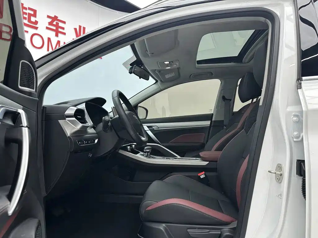 Geely Binyue — миниатюра 4