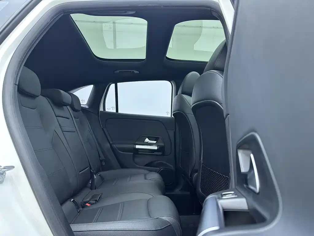 Mercedes-Benz GLA — миниатюра 10