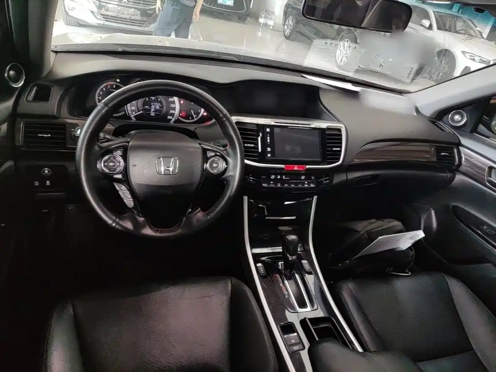 Honda Accord — миниатюра 10