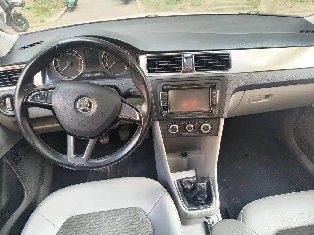 Skoda Rapid — миниатюра 5