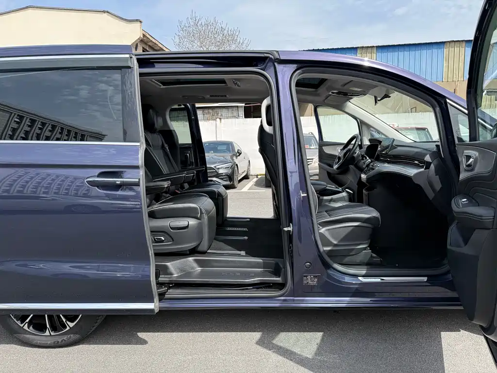 Roewe iMAX8 400TGI Comfort Enjoy Edition, фото 12