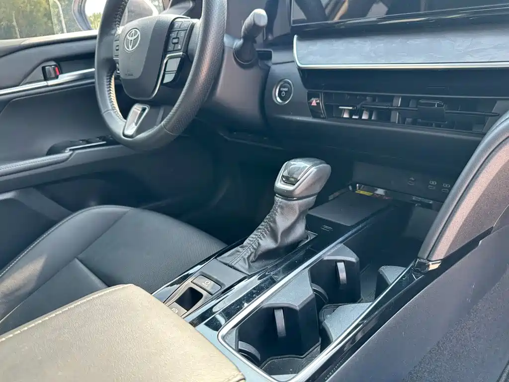 Toyota Camry — миниатюра 18