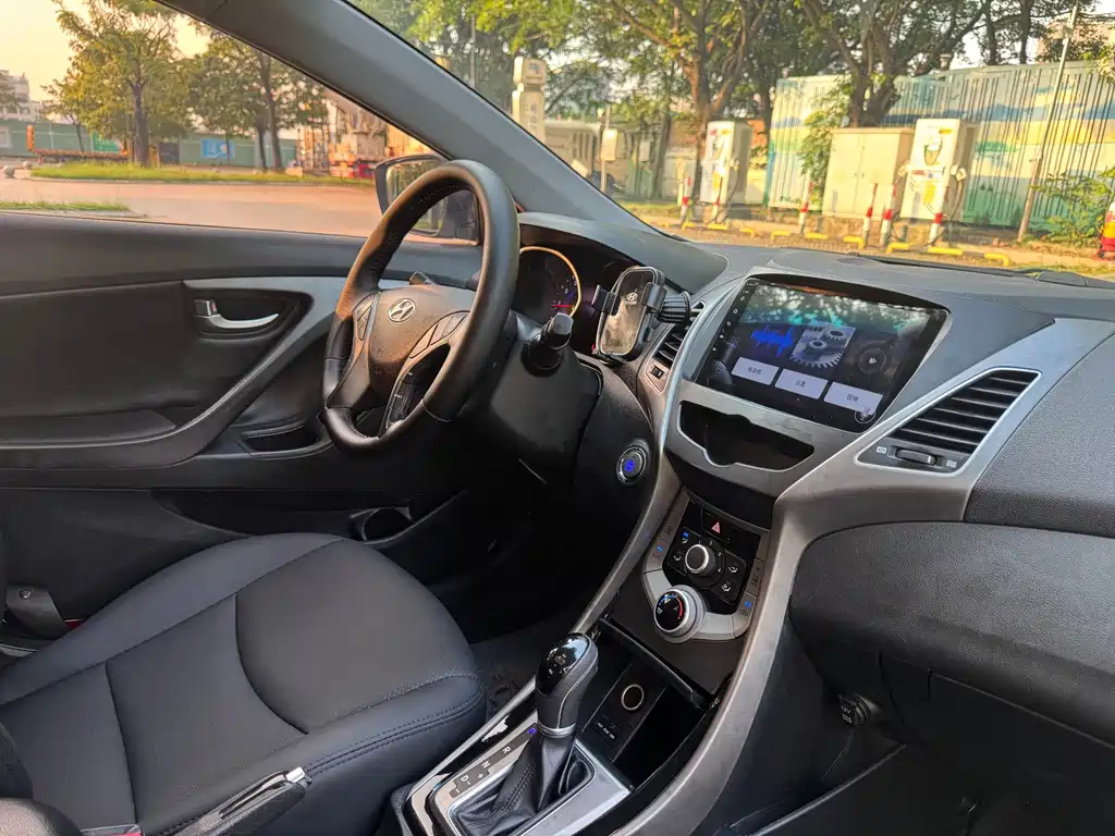 Hyundai Elantra Langdong — миниатюра 7