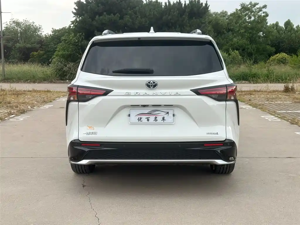 Toyota Granvia 2023 2.5L VIP