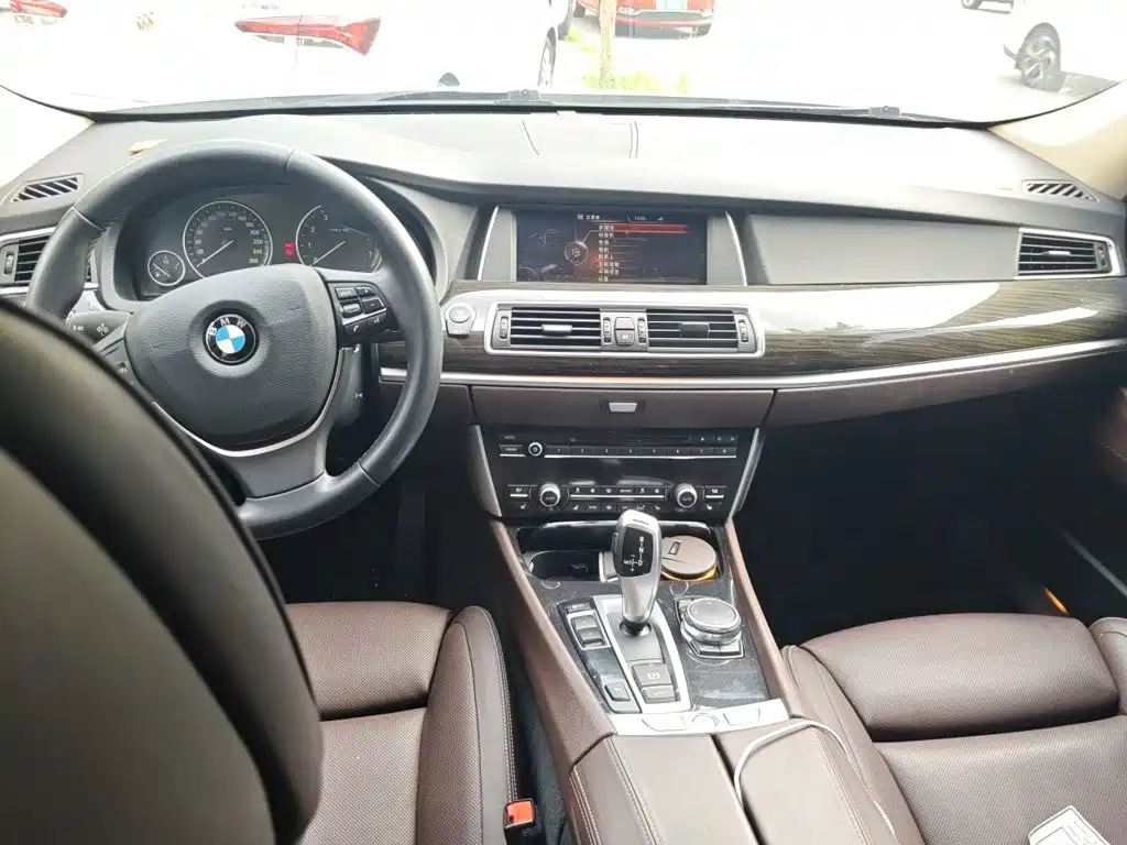 BMW 5 Series GT — миниатюра 13