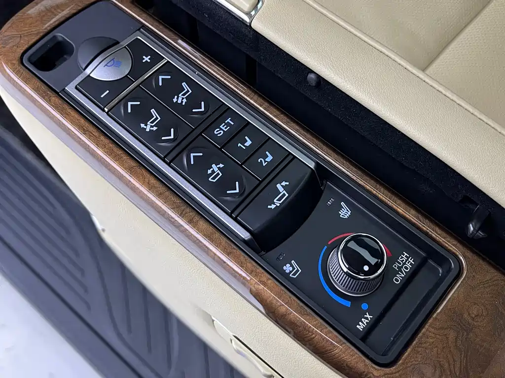 Toyota Alphard — миниатюра 11