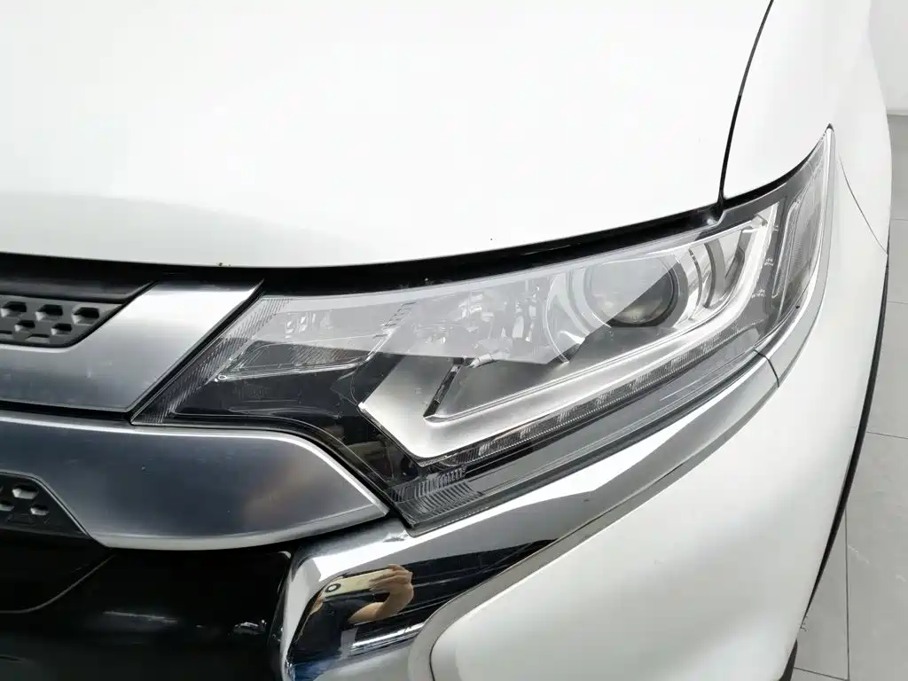 Mitsubishi Outlander — миниатюра 7