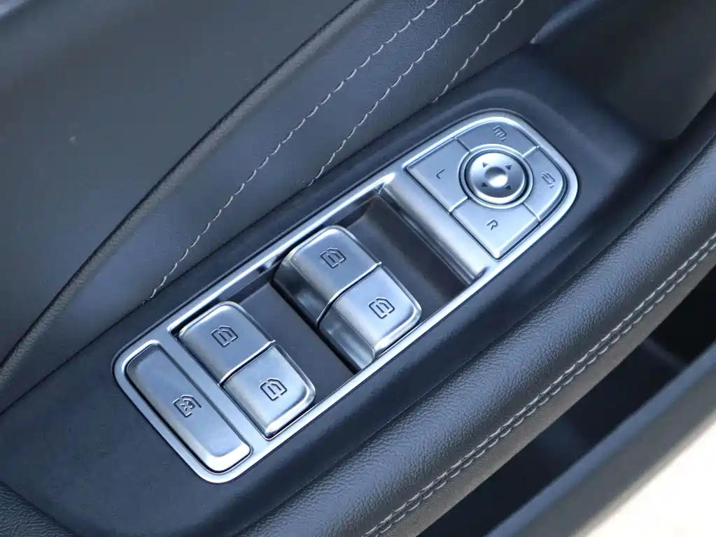 Hongqi Hongqi H5 — миниатюра 11