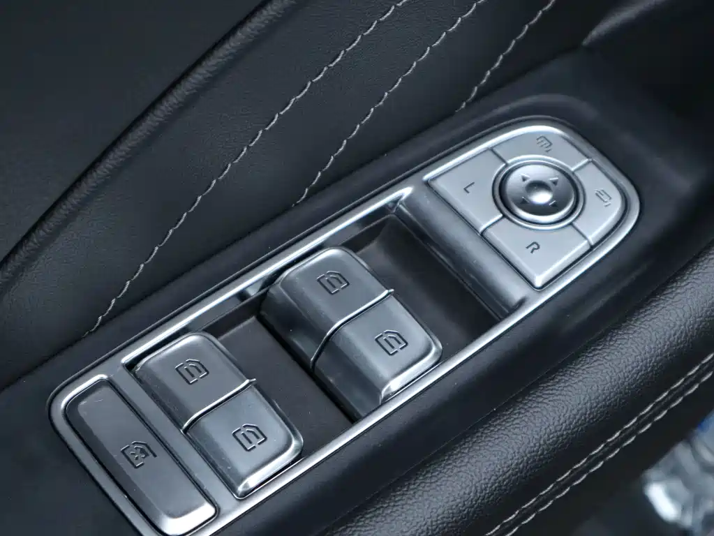 Hongqi Hongqi H5 — миниатюра 12