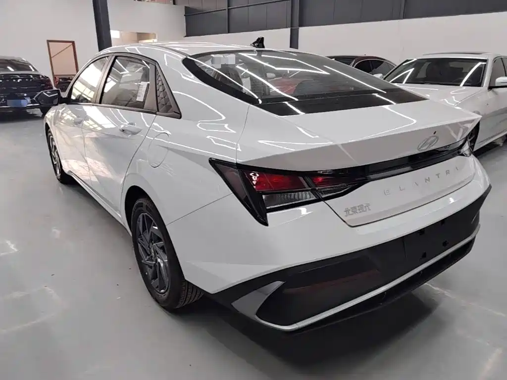 Hyundai Elantra — миниатюра 5