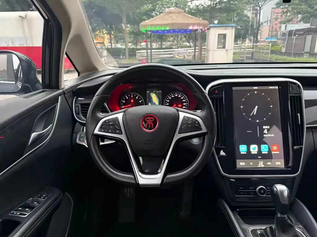 BYD MAX — миниатюра 4