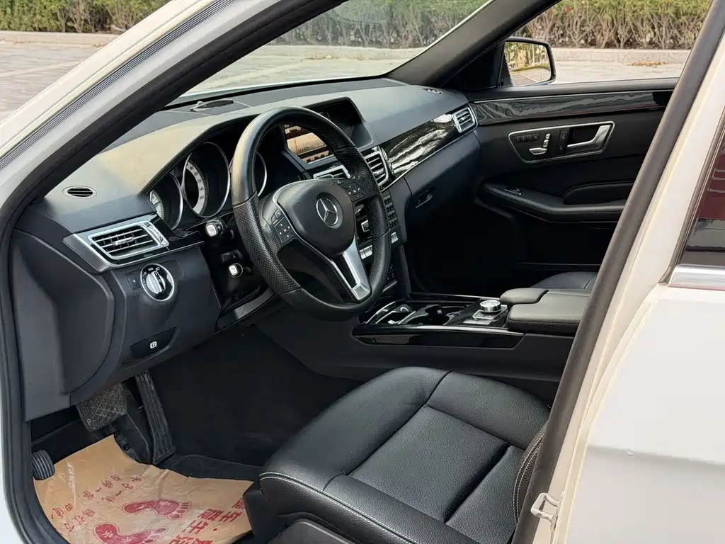 Mercedes-Benz E-Class — миниатюра 8